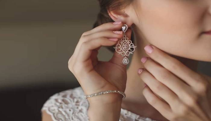 گوشواره‌های مناسب لباس عروس