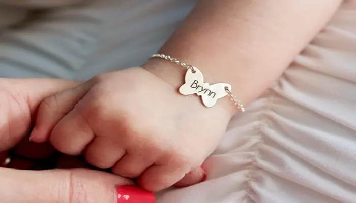 هدیه طلا برای نوزاد دختر چی بخریم ؟