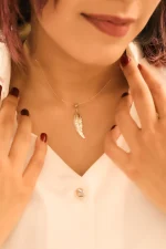 آویز طلا پر الیزابت - تصویر 2